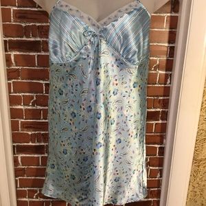 **SOLD**
EUC Jaclyn Smith sleepwear (M) blue satin gown